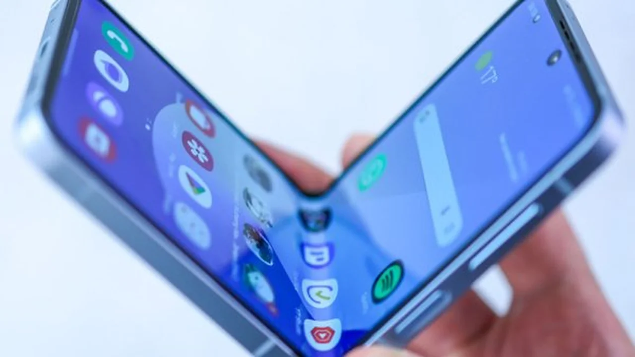 تراجع واضح مبيعات هواتف الفليب خلال 2026